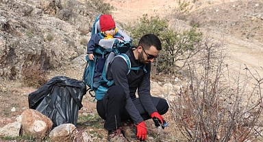 Piknikçiler kirletti, Doğaseverler Temizledi