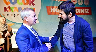 Serdar Tuncer Şiirleri ve Sohbetleriyle Unutulmaz Bir Gece Yaşattı