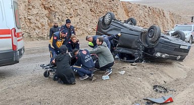 Sivas'ta minibüs takla attı: 4 yaralı