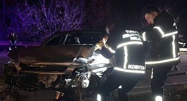 Tokat'ta Otomobil Refüje Çarptı: 1 Ölü, 1 Yaralı
