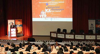 Üniversite öğrencileri kariyer fuarında sektör temsilcileri ile buluştu