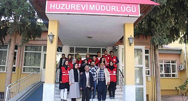Yeşilyurt Kızılay Ekiplerinden Huzurevine Ziyaret