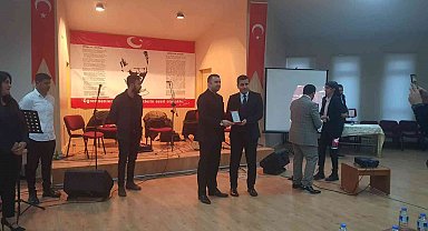 Akçadağ'ın tanıtımına katkı sunan öğretmene plaket