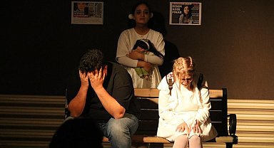 "Ayıplar Müzesi" tiyatro oyununa ilgi