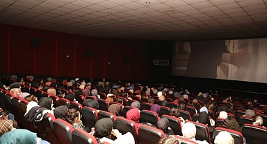 Başkan Güder, öğrencilerle sinema etkinliğinde