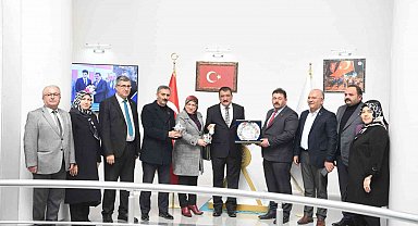 Başkan Gürkan: "Siyasi partiler demokrasinin vazgeçilmez unsurlarıdır"