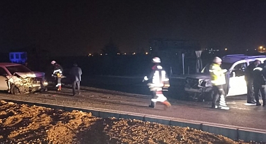 Hafif ticari araçla pikap çarpıştı: 2 yaralı