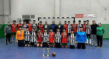 Hentbol'da şampiyon olmak için ter döktüler