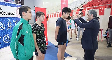 Kulaçları bölge şampiyonasına katılmak için attılar