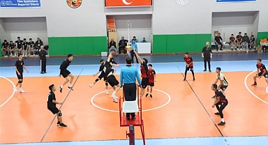 Malatya'da okullar arasında düzenlenen voleybol şampiyonası tamamlandı