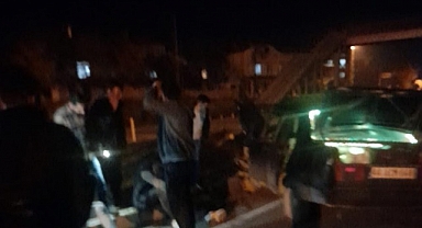 Malatya'da Otomobil Refüje Çarptı: 2 Yaralı