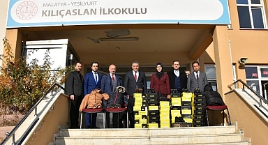 Malatya TSO'dan öğrencilere bot ve mont yardımı