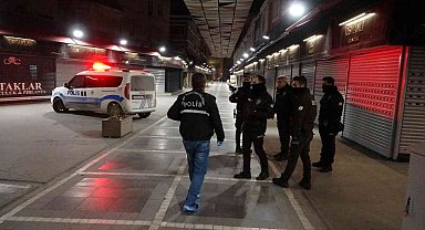 Malatya'da kuyumcular çarşısında soygun girişimi kamerada