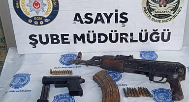 Malatya'da Şüphe Üzerine Durdurulan Araçta Kalaşnikof Çıktı