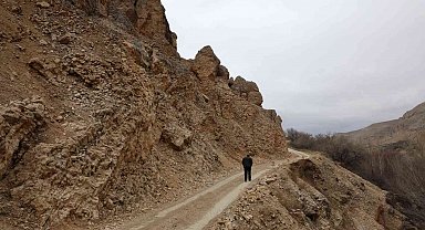 Malatya'da yağış sonrası göçen yol tehlike saçıyor