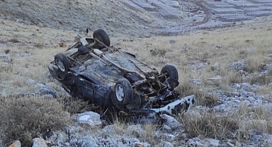 Otomobil şarampole yuvarlandı: 3 yaralı