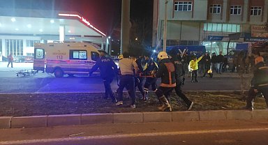 Otomobilin çarptığı 12 yaşındaki çocuk kurtarılamadı