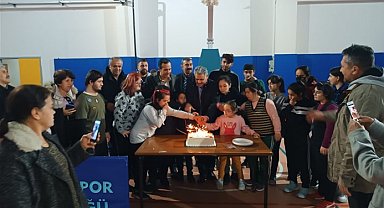 Özel sporculara pastalı tebrik