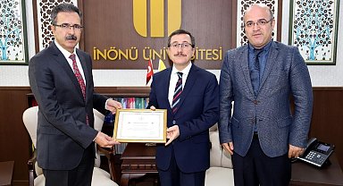 Rektör Kızılay'a markalaşma teşekkürü