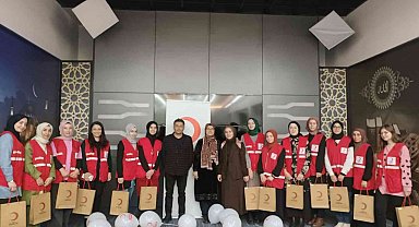 Türk Kızılay Yeşilyurt Şubesi Yardım Gönüllülerini Unutulmadı