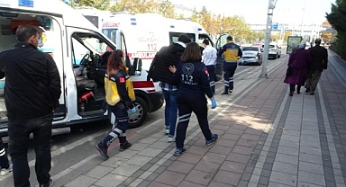 Yolcu İndiren Otomobile Başka Bir Otomobil Çarptı: 4 Yaralı