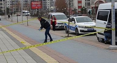 Çakmak üzerine kurduğu jiletli düzenek ile kendini yaraladı