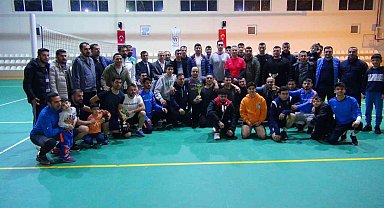 Doğanşehir'de voleybol turnuvasında kupalar sahiplerini buldu