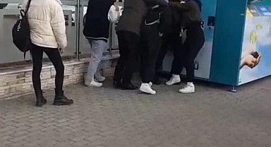 Kocaeli'nde Liseli Kızların, Şok Cihazlı Kavgası