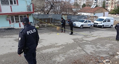 Malatya'da Boşanma Aşamasındaki Eşinin Evini Bastı: 2 Yaralı