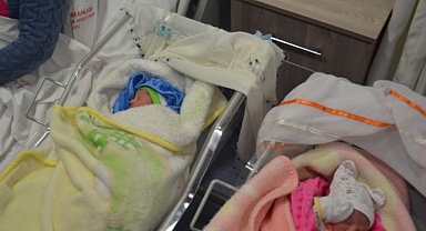 Malatya'da 2023 yılının ilk bebekleri ikiz kardeşler Ayşe ve Murat oldu