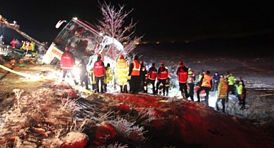 Malatya otobüsü Kayseri'de şarampole yuvarlandı 4 ölü 24 yaralı