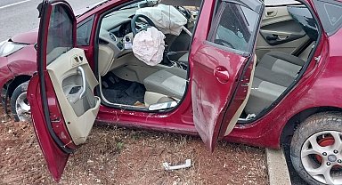 Otomobil ile tır çarpıştı: 2 yaralı