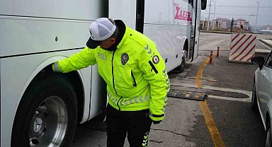 Polisten kış lastiği denetimi