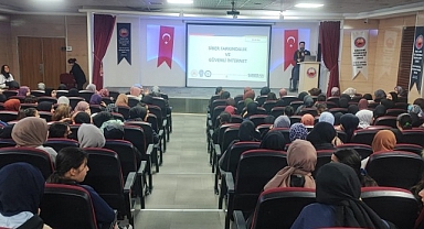 Polisten öğrencilere internet eğitimi