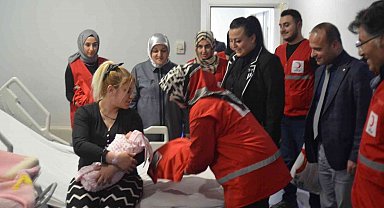 Yeşilyurt Kızılay Şubesi 2023 Yılının İlk bebeklerini Unutmadı