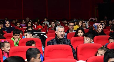 Yeşilyurt'ta yetim ve öksüz çocuklara sinema keyfi