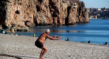 Antalya'da Kışın Ortasında Deniz Keyfi