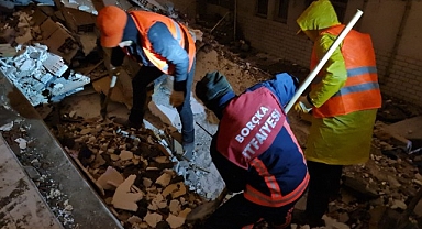 Artvin ekibi Malatya'da genç kadını enkazdan sağ salim çıkartmayı başardı
