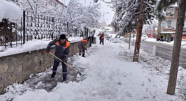 Başkan Çınar, karla mücadeleyi yakından takip etti
