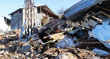 Depremde 3 yakınını ve evini kaybetti, kurtardığı ineklerini aşevine bağışladı