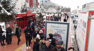 Erciş'ten depremzedeler için kan bağışına yoğun ilgi