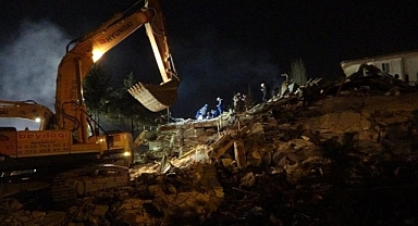 Hayat sitesinde umutlu bekleyiş: 6. günde enkazda yaşam izi