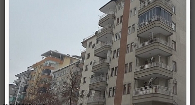 Hekimhan'da binanın yıkılma anı cep telefonu kamerasında