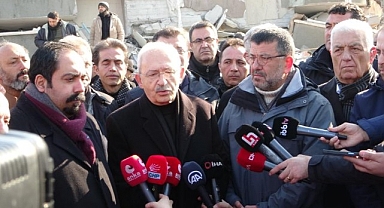 Kılıçdaroğlu Malatya'da Yıkılan Hayat Sitesi'nde incelemede bulundu