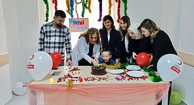 Kızılay Yeşilyurt Şubeden Doğum Günü Sürprizi