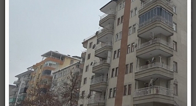 Malatya'da 6 katlı binanın çökme anı kamerada