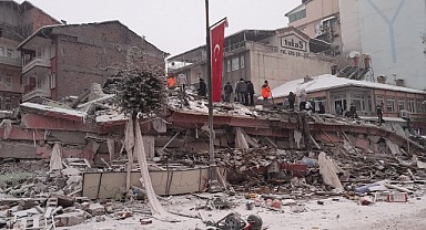 Malatya'da arama kurtarma çalışmaları devam ediyor 
