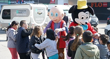 Malatya'da çadırda kalan depremzede çocuklara moral