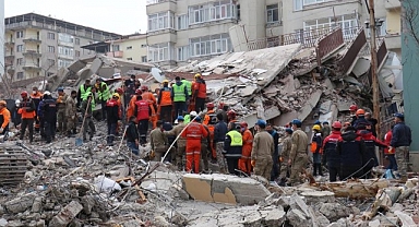 Malatya'da enkaz altında kalanları arama kurtarma çalışmaları sürüyor