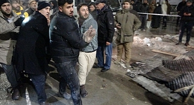 Malatya'da enkaz altındaki yaralılara ulaşılmaya çalışılıyor